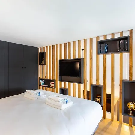 Modern For 4 People - Arc De Triomphe