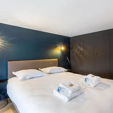 Modern For 4 People - Arc De Triomphe Paris