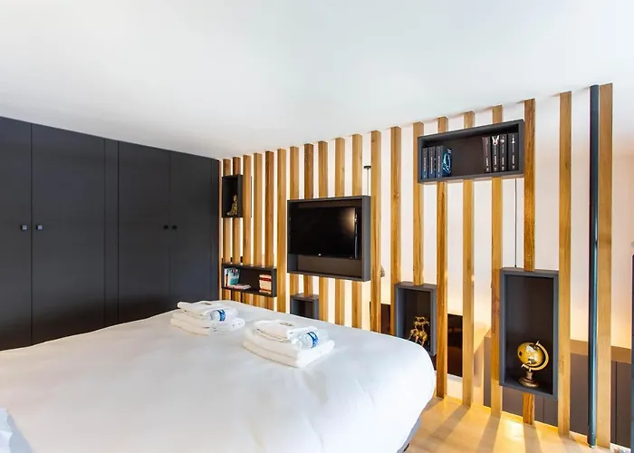 Modern For 4 People - Arc De Triomphe