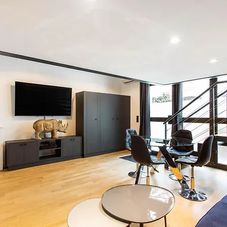 Modern For 4 People - Arc De Triomphe Parijs